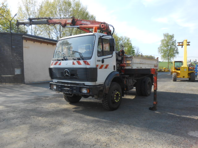 Allradkipper mit Kran MB 1717 AK