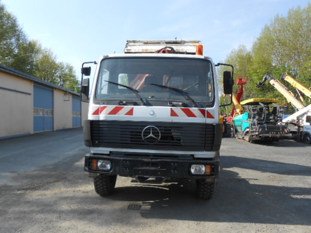 Allradkipper mit Kran MB 1717 AK