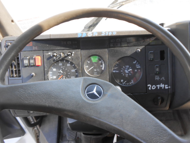 Allradkipper mit Kran MB 1717 AK