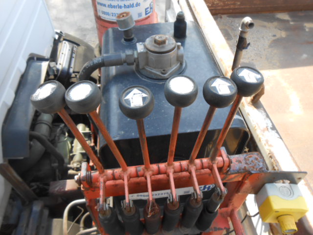 Allradkipper mit Kran MB 1717 AK