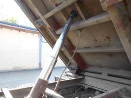 Allradkipper mit Kran MB 1717 AK