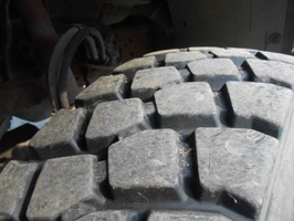 Allradkipper mit Kran MB 1717 AK