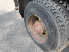 Allradkipper mit Kran MB 1717 AK