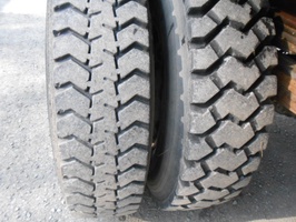 Allradkipper mit Kran MB 1717 AK