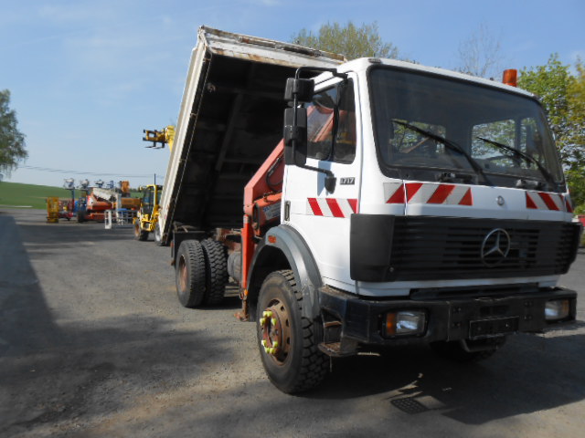 Allradkipper mit Kran MB 1717 AK