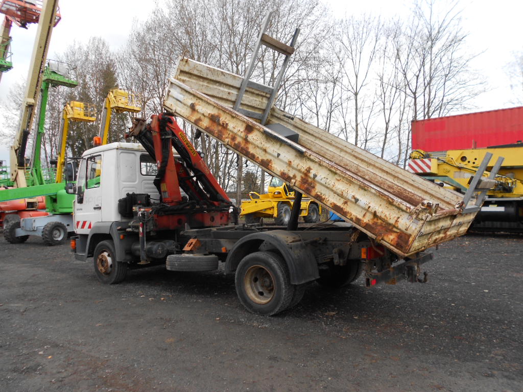 Dreiseitenkippen MAN LE8.150 mit Kran Palfingen PFG7001