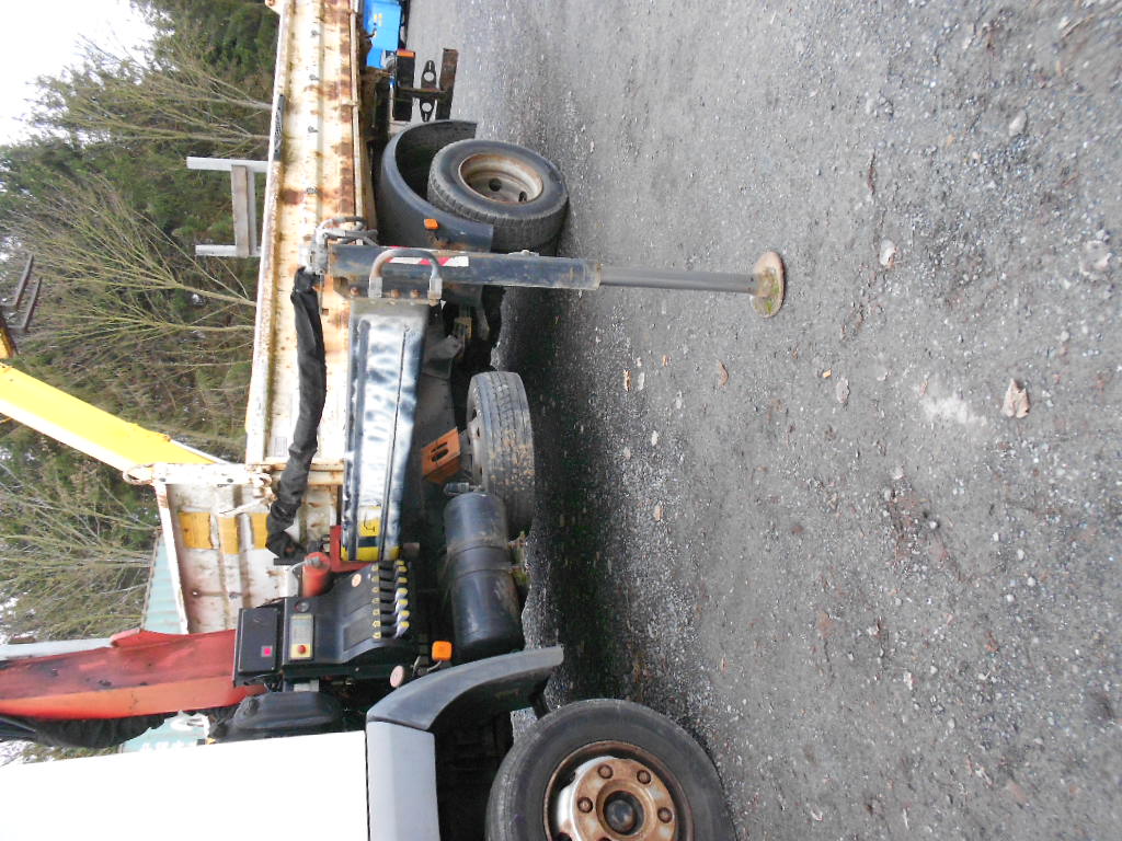 Dreiseitenkippen MAN LE8.150 mit Kran Palfingen PFG7001