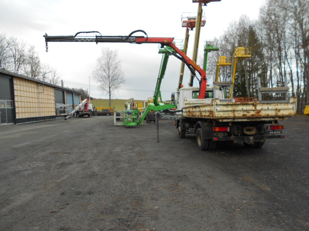 Dreiseitenkippen MAN LE8.150 mit Kran Palfingen PFG7001