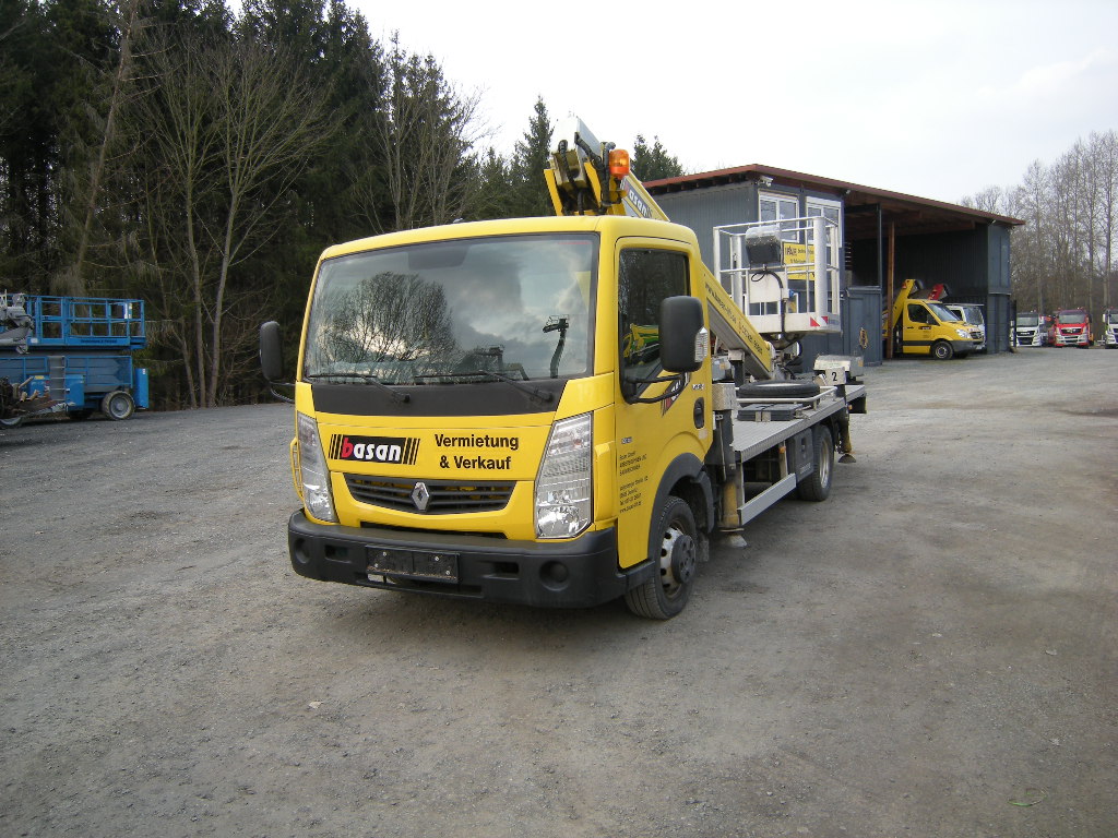 Renault Maxity mit Multitel 160 Alu DS