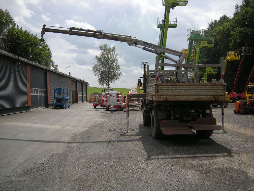 Mercedes-Benz Unimog U 1250 / U427/11 mit Kran