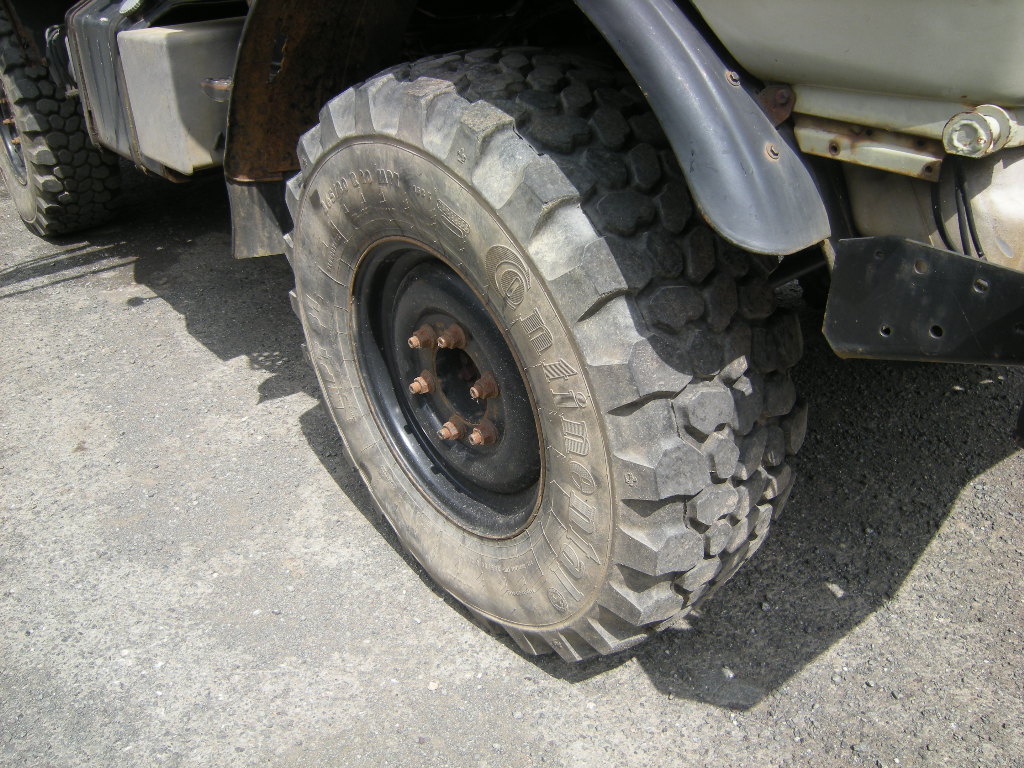 Mercedes-Benz Unimog U 1250 / U427/11 mit Kran