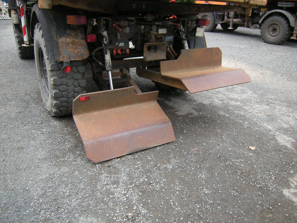 Mercedes-Benz Unimog U 1250 / U427/11 mit Kran