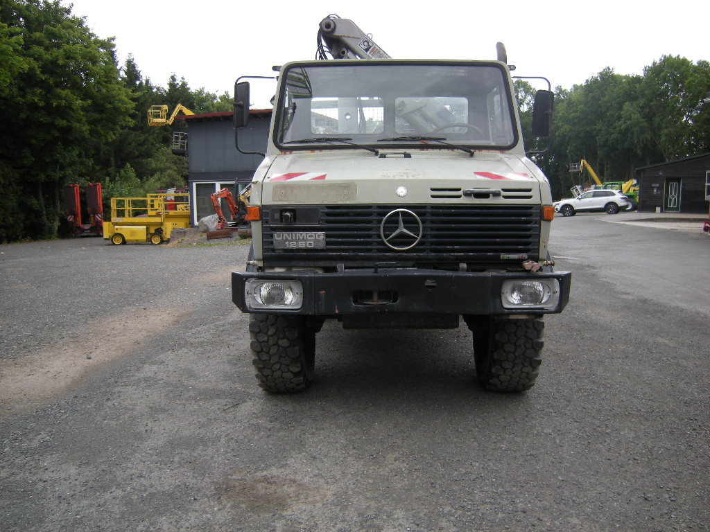 Mercedes-Benz Unimog U 1250 / U427/11 mit Kran