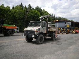 Mercedes-Benz Unimog U 1250 / U427/11 mit Kran