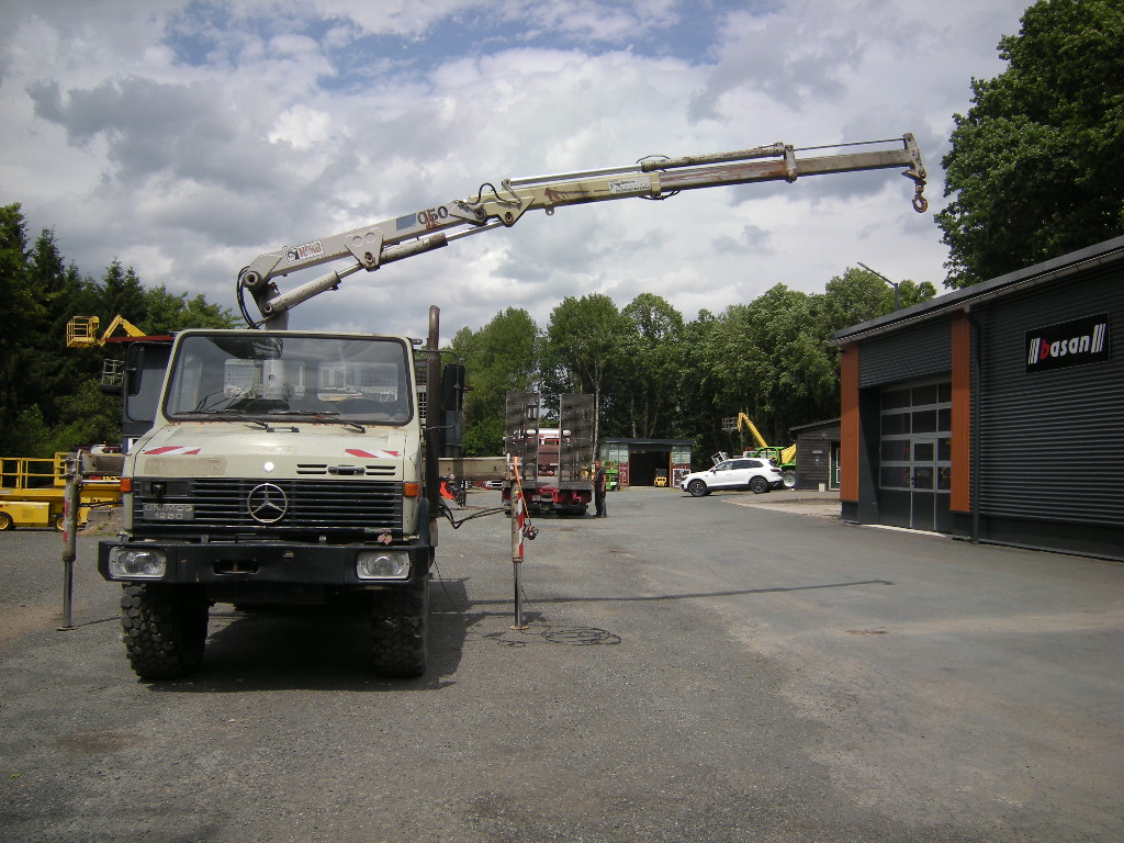 Mercedes-Benz Unimog U 1250 / U427/11 mit Kran