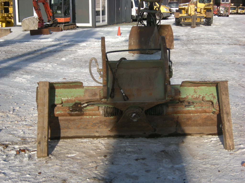 Hitachi Grabenräumlöffel / Schaufel für Bagger 20t