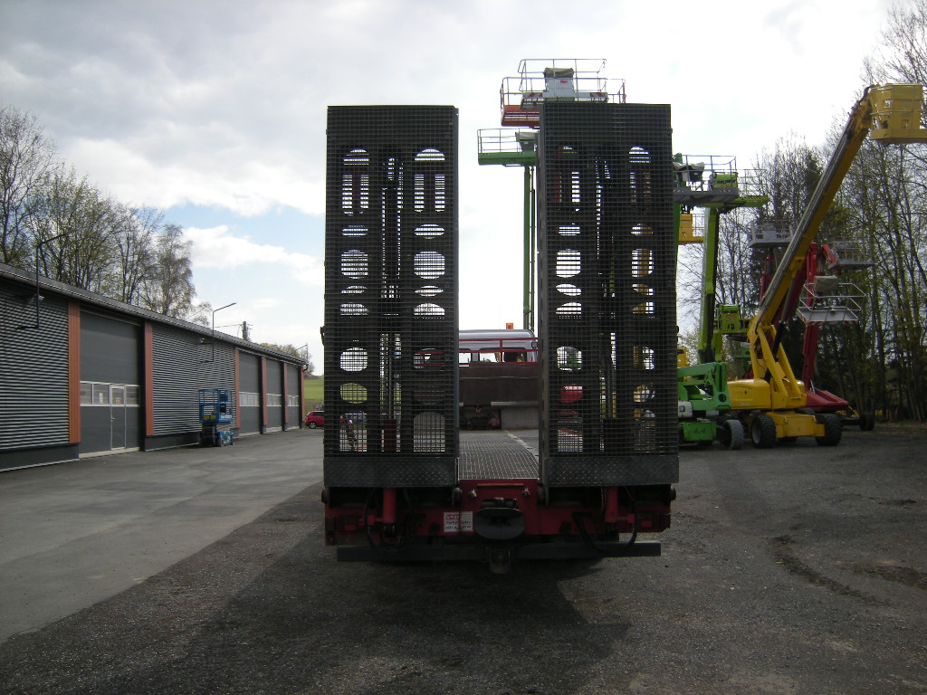 Mercedes Benz Acor 1833 mit Rampen und Winde