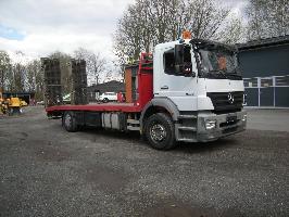 Mercedes Benz Acor 1833 mit Rampen und Winde