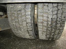 Mercedes Benz Acor 1833 mit Rampen und Winde