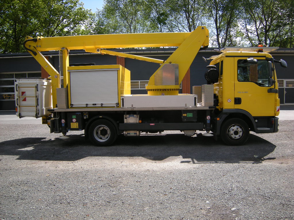 MAN TGL 8.150 4x2 BB mit Palfinger P180
